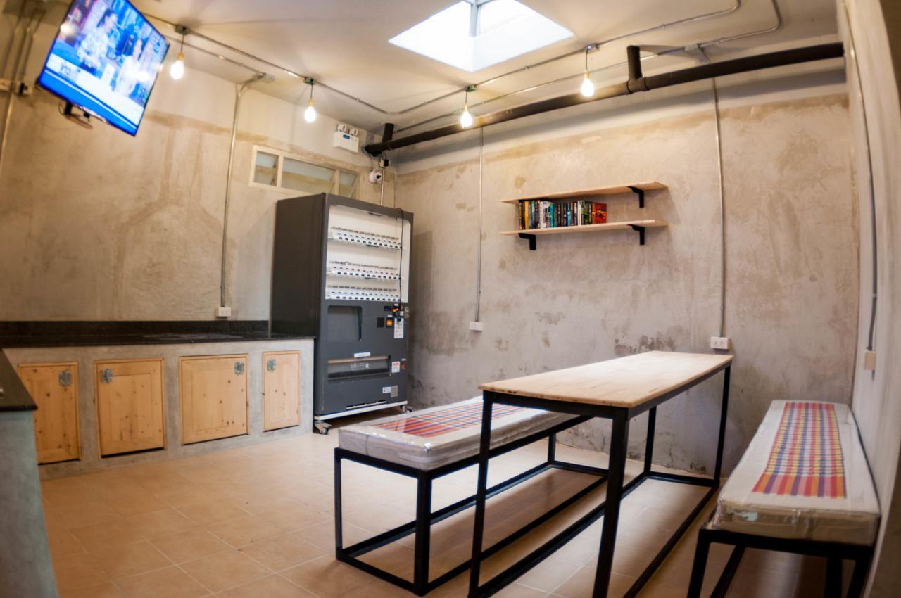 A'Stel Bangrak (Adults Only) Hostel Банкок Екстериор снимка